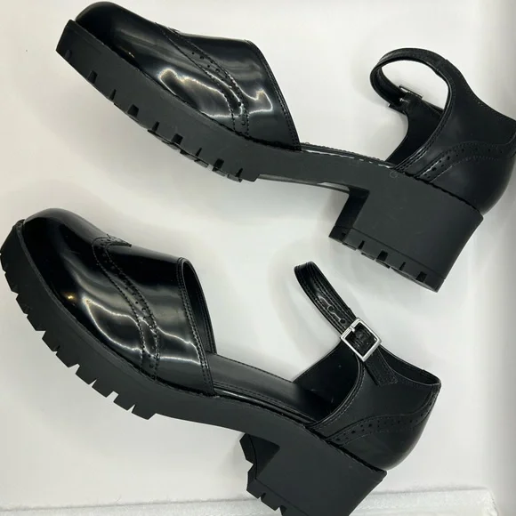 Urban Outfitters Black Patent Leather Wingtip Chunky Heel Mary Janes | Size 10 - Picture 6 of 12